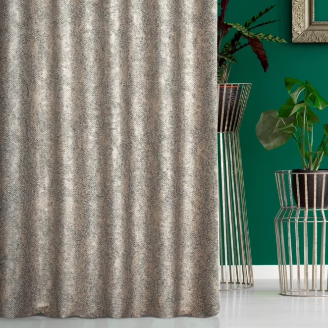 Zasłona szyta na taśmie 8 cm popielato złota z tkaniny o grubym, naturalnym splocie z delikatnym połyskiem