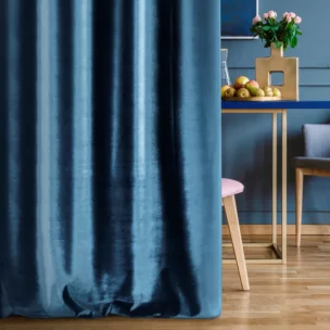 Zasłona szyta na taśmie 8 cm SAFARI niebieska z miękkiej welwetowej tkaniny z połyskiem