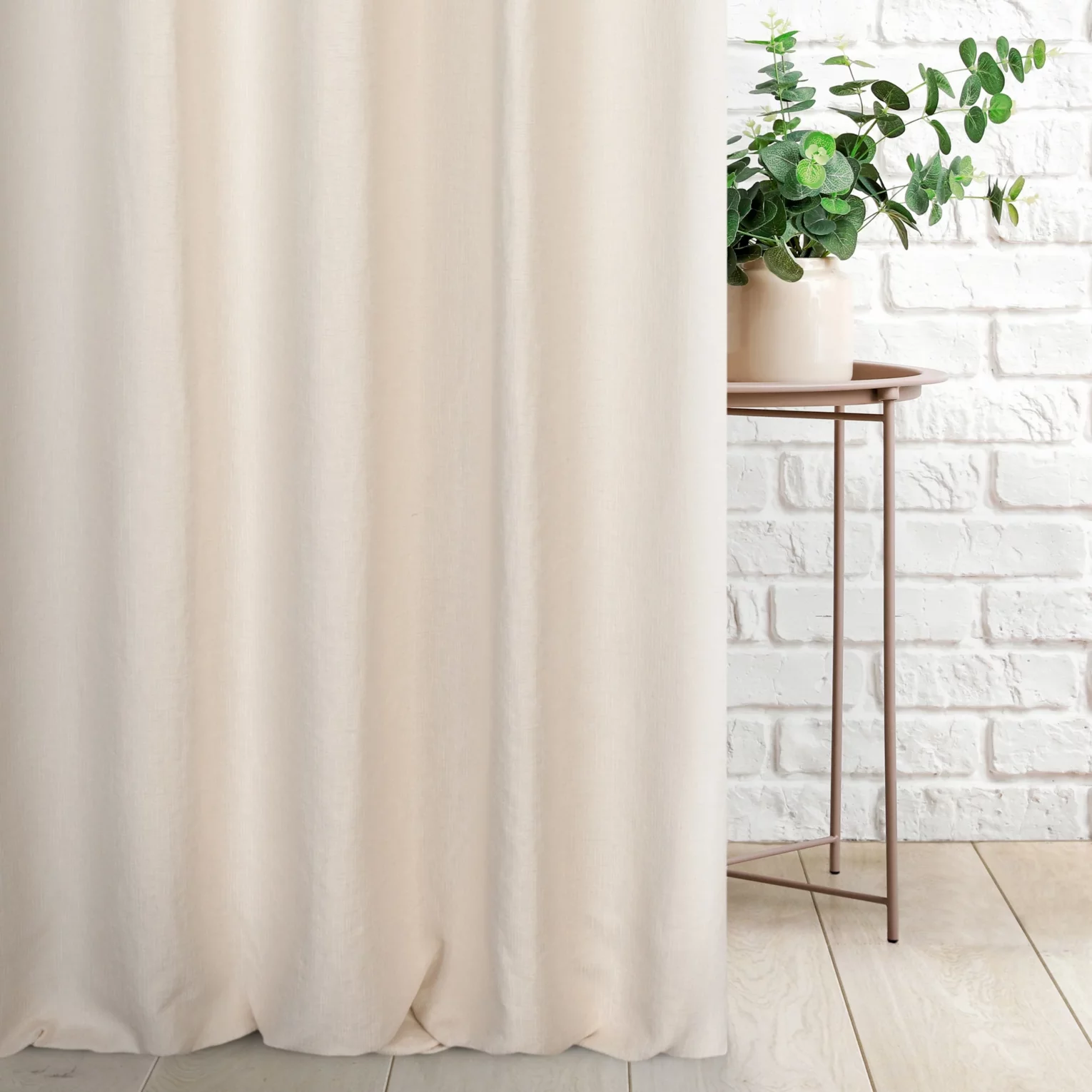 Zasłona szyta na taśmie fala kremowa z szenilowej tkaniny z dodatkiem połyskującej nici