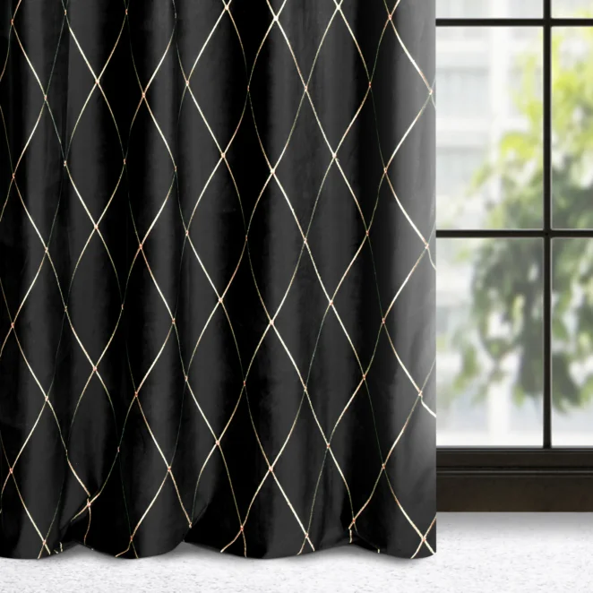 Zasłona welwetowa czarno, złota haftowana w duże karo 140x250 cm przelotka - MARGO - Pierre Cardin